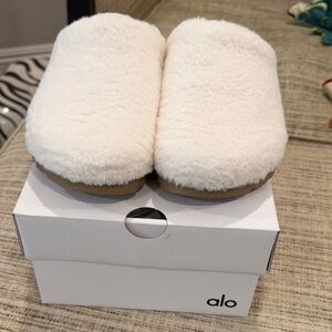 Alo Ivory Recovery Slippers Women’s 6
